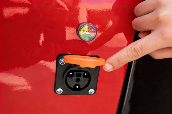 titik pangisian daya sepur tanpa trek listrik